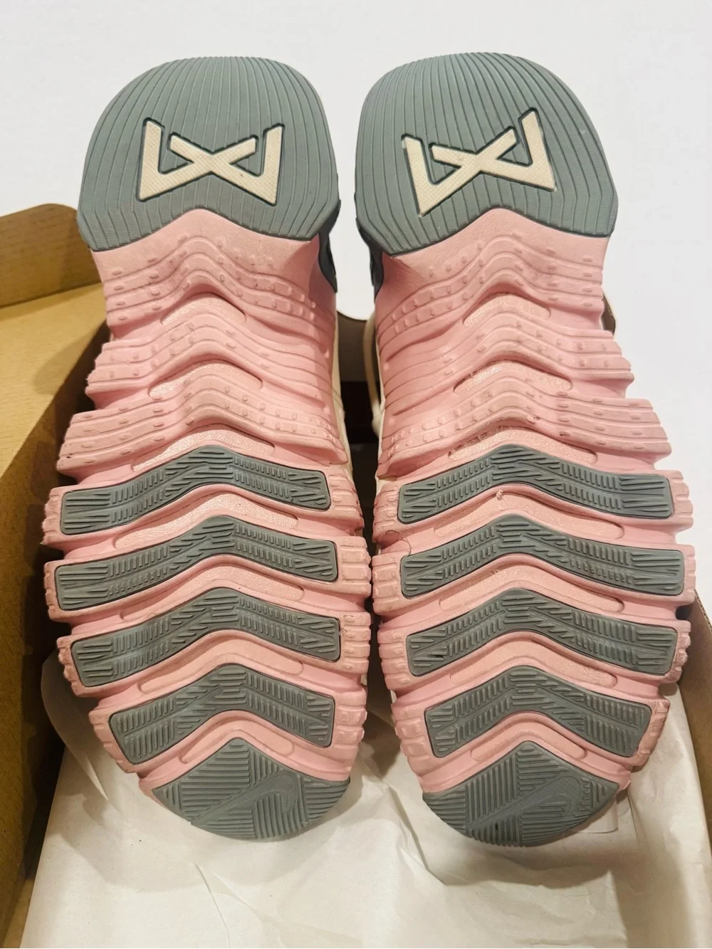 Women’s Nike Metcon 6. Cream and pink.